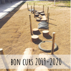 Estructura camí en un patí d'escola bressol. Text: Bon curs 2019-2020!